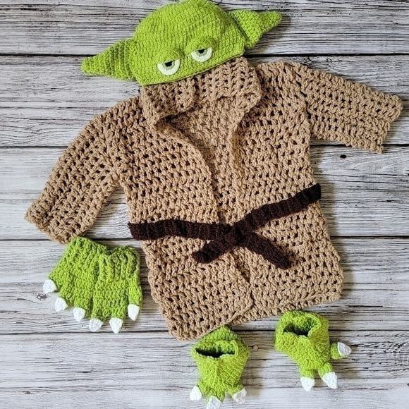 Crochet Baby Yoda Costume Mandalorian Star Wars Halloween Costume NEW - Picture 1 of 12